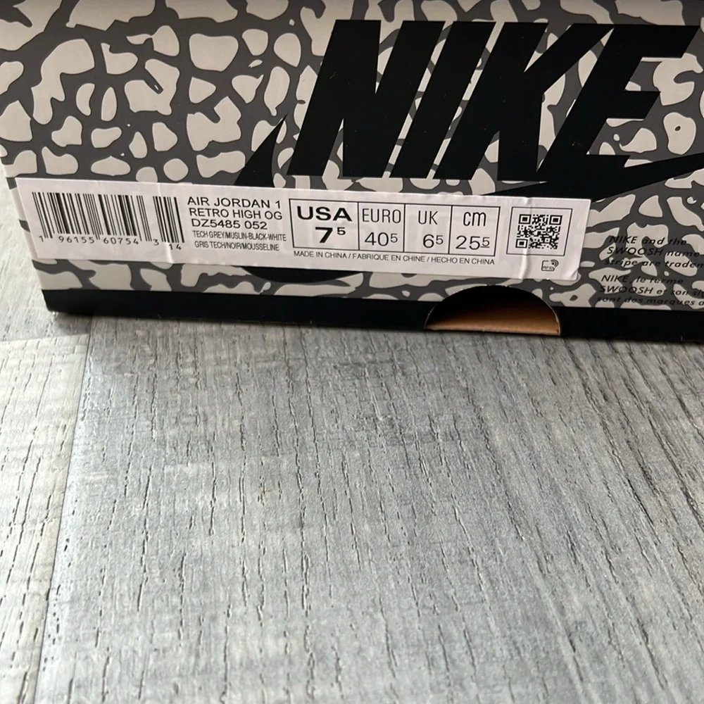 Nike Air Jordan 1 retro high OG NEW WITH BOX - Picture 8 of 10